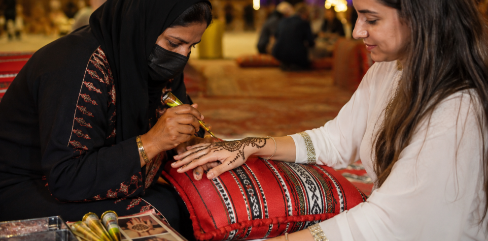 henna painting